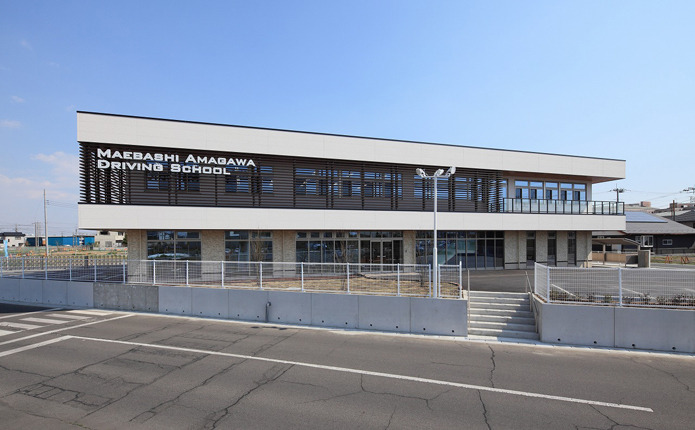 前橋天川自動車教習所の校舎の写真