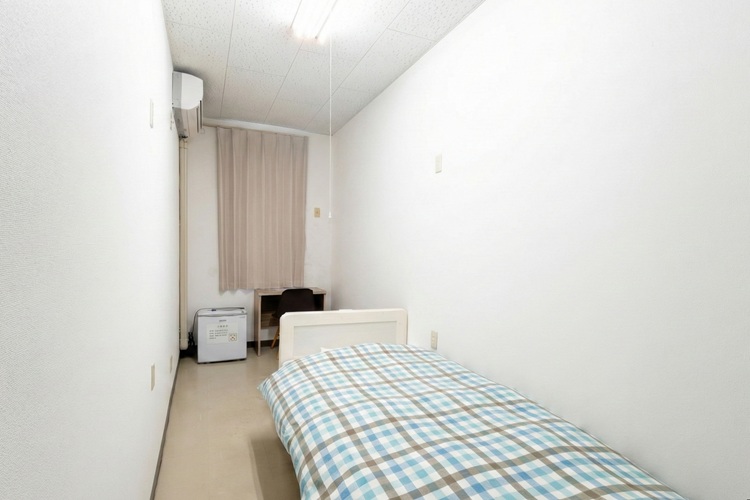 校内宿舎（シングル）（男性のみ）の外観・室内