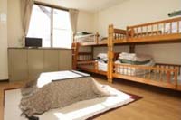 校内宿舎「雲海寮」（相部屋）（男女可）の外観・室内