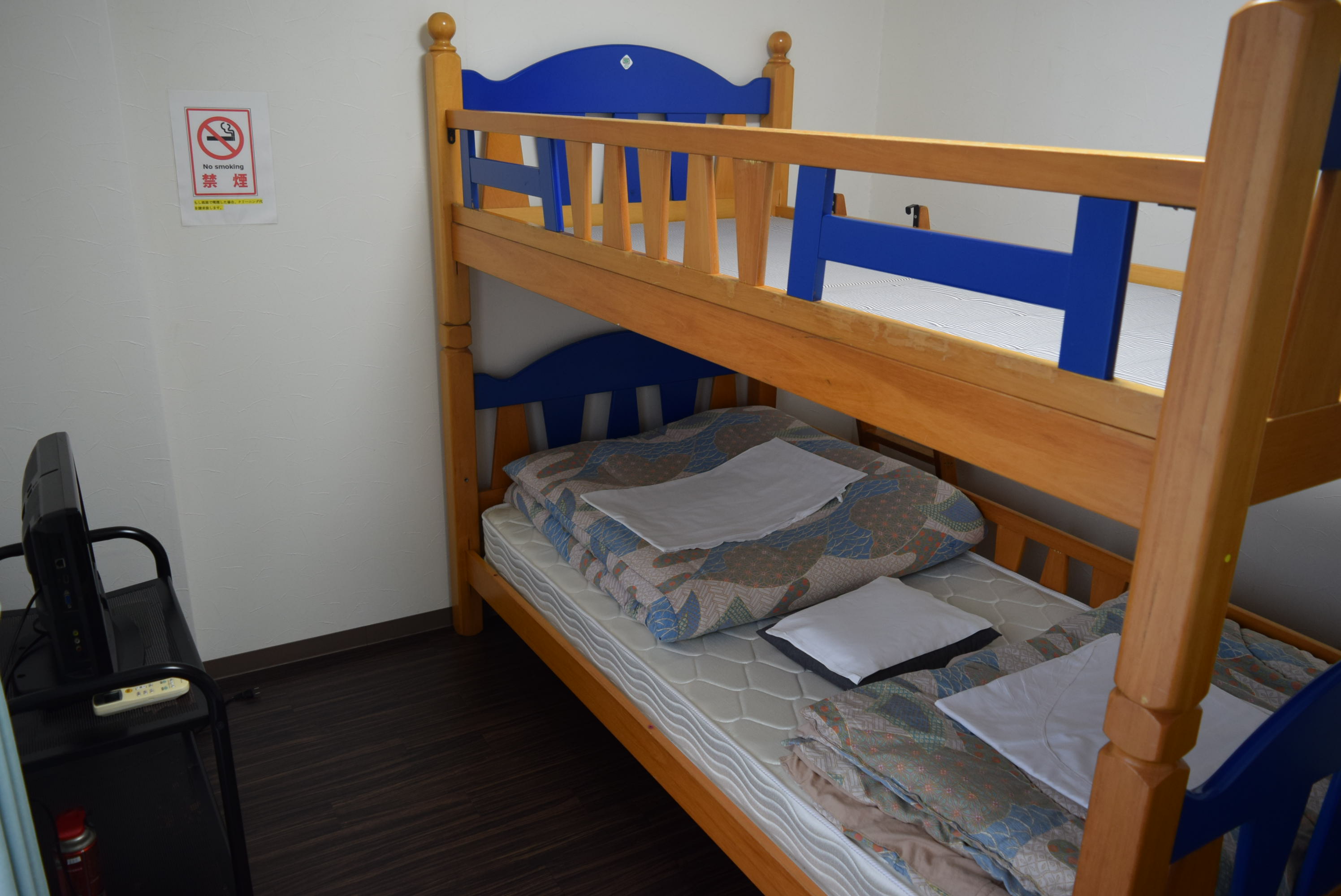 校内専用宿舎（相部屋シングル利用）（男性のみ）の外観・室内