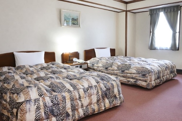 ホテルサンレア２１（ツイン）昼食なし（男女可）の外観・室内