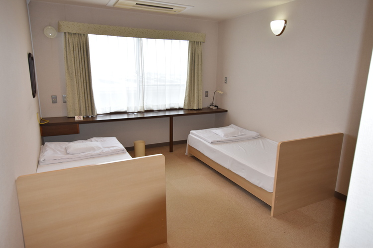 サニーヒルズ（相部屋）（女性のみ）の外観・室内