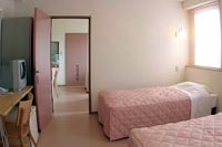 校内宿舎（相部屋）（男女可）の外観・室内