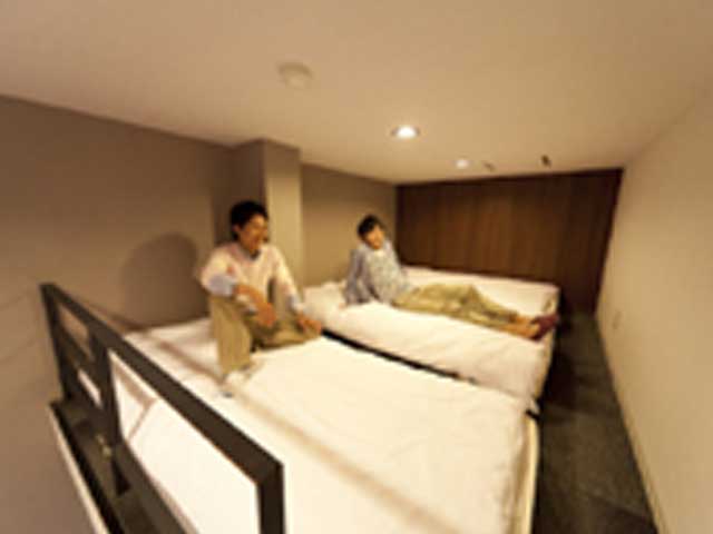 校内宿舎ソレイユ1号館（男性のみ）の外観・室内