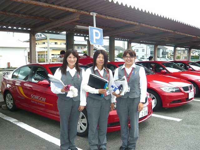 フレンドリーな女性教習指導員