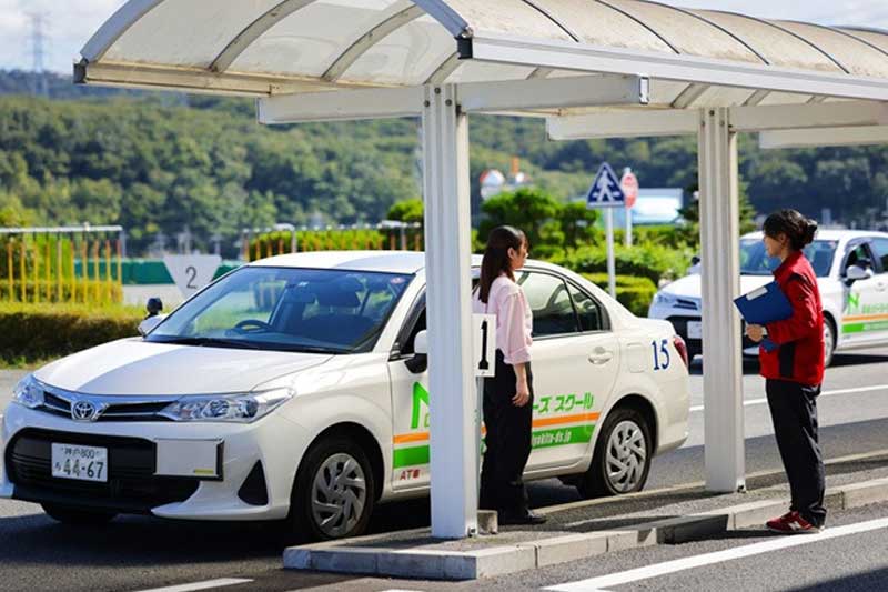 西宮北ドライバーズスクールの校舎外観