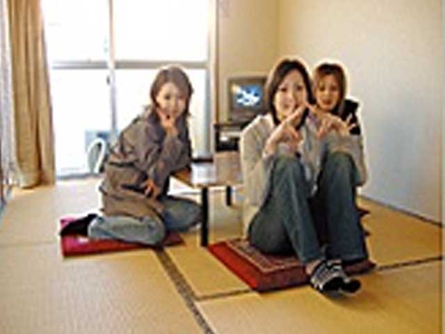 学生寮　5号館（女性のみ）の外観・室内